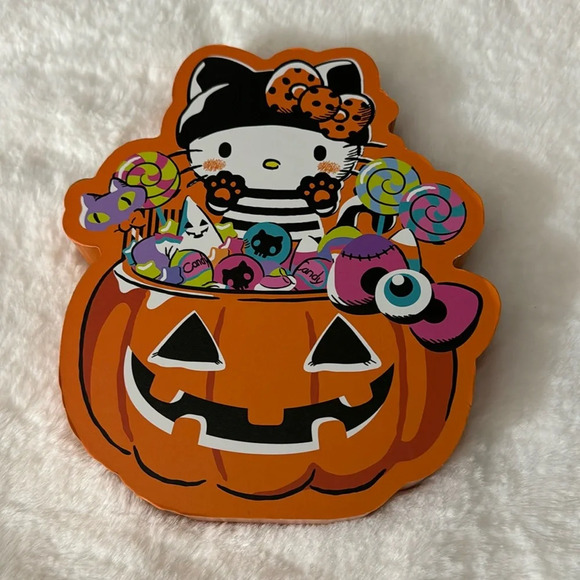 Hello Kitty Halloween Wooden Pumpkin Hanging Wall Plaque Decor NEW - Picture 1 of 9